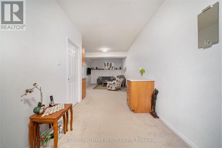28796114/7-maple-park-private/upper-hunt-club/ottawa/ontario/K1T4A6_28