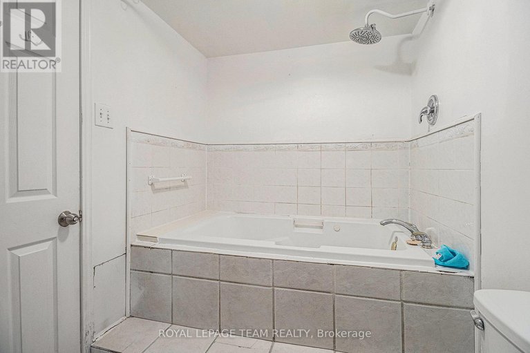 28892942/1285-fellows-road/parkway-park/ottawa/ontario/K2C2V8_16