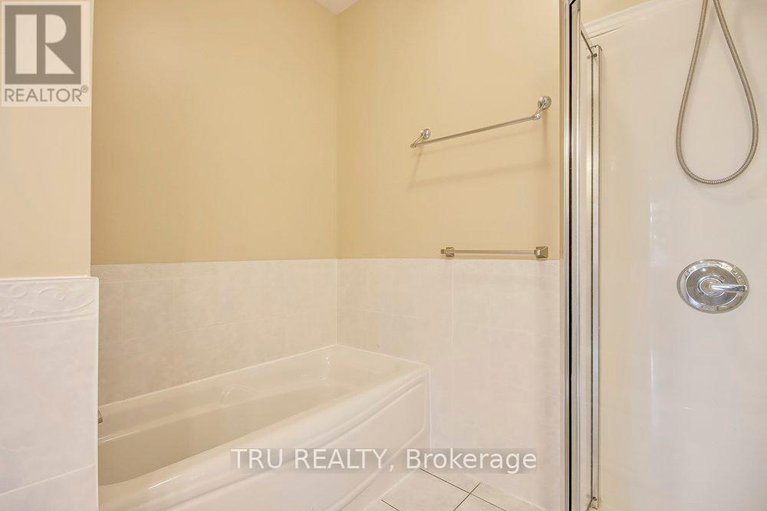 28339241/108-villageview-private/carp/ottawa/ontario/K0A1L0_20