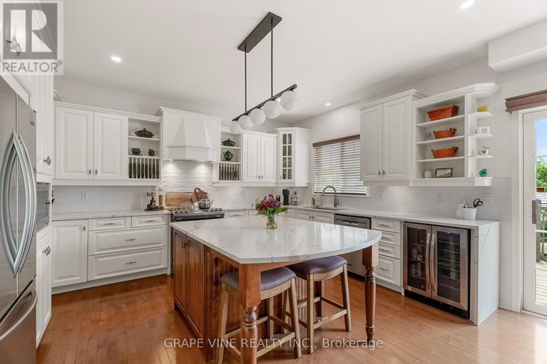 28434299/421-keith-crescent/mer-bleuebradley-estatesanderson-park/ottawa/ontario/K1W0A2_19