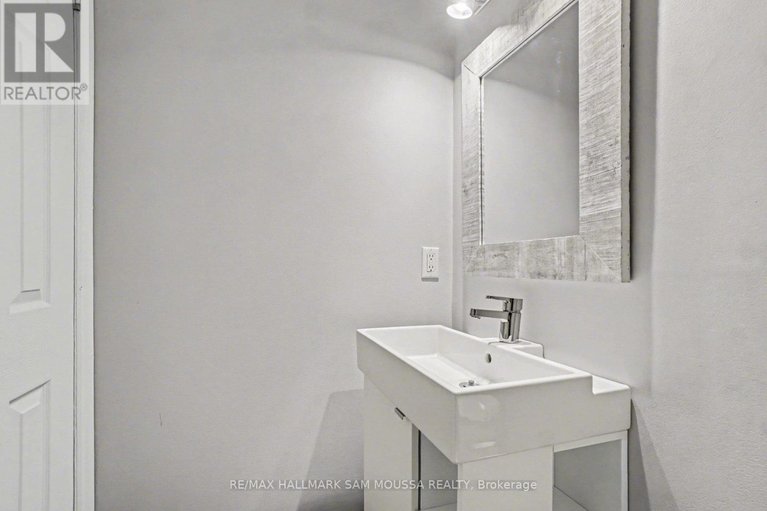 29672531/28c-woodvale-green/craig-henrywoodvale/ottawa/ontario/K2G4H4_29