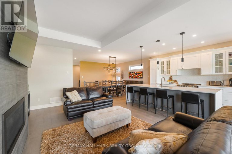 28530471/614-gendarme-circle/mer-bleuebradley-estatesanderson-park/ottawa/ontario/K1W0R1_13