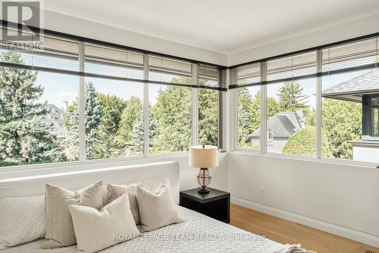 28493969/725-manor-avenue/rockcliffe/ottawa/ontario/K1M0E4_18