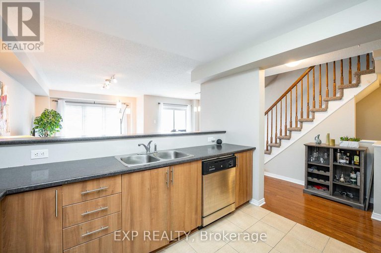 29123132/504-barholm-private/mer-bleuebradley-estatesanderson-park/ottawa/ontario/K4B1H9_11