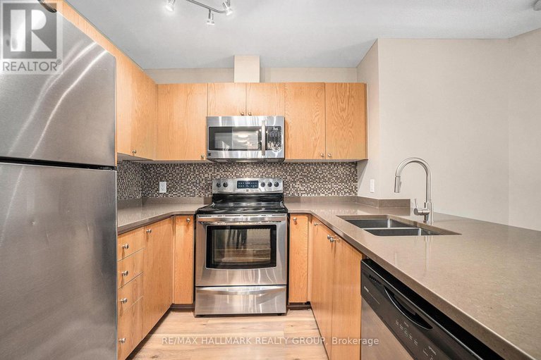 28427466/211-151-potts-private/notting-hillsummerside/ottawa/ontario/K4A0V7_12
