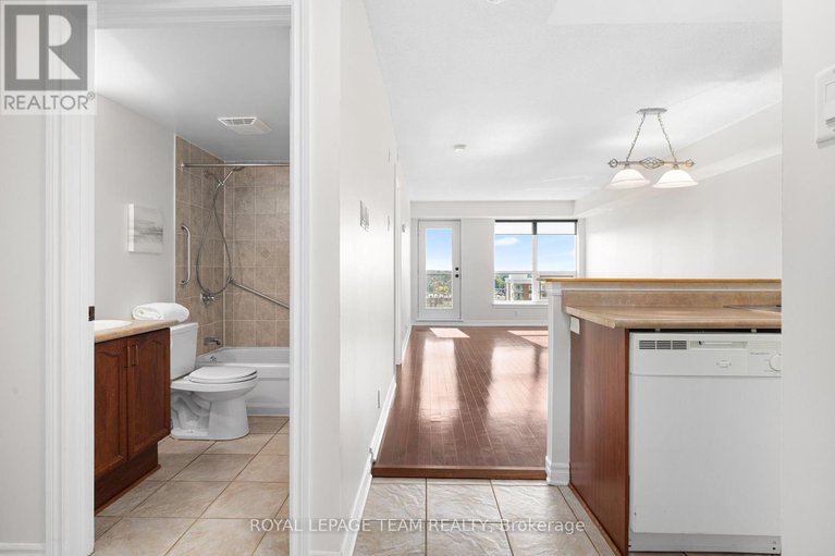28873620/901-120-grant-carman-drive/borden-farmstewart-farmcarleton-heightsparkwood-hills/ottawa/ontario/K2E1C8_5