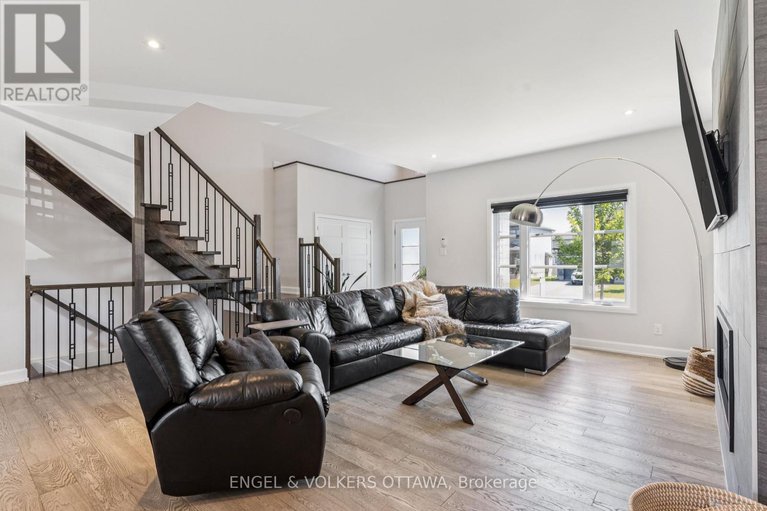 28811808/529-lucent-street/village-of-russell/russell/ontario/K4R0G3_6
