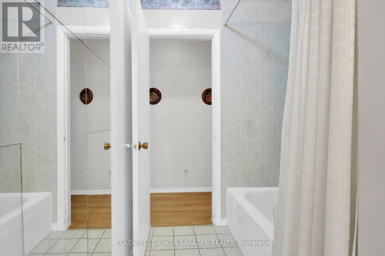 28626682/70-viewmount-drive/meadowlandscrestview/ottawa/ontario/K2G3C3_31
