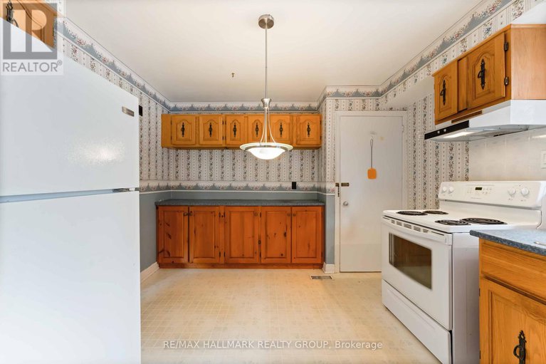 28998329/2055-neepawa-avenue/carlingwood/ottawa/ontario/K2A3L7_10