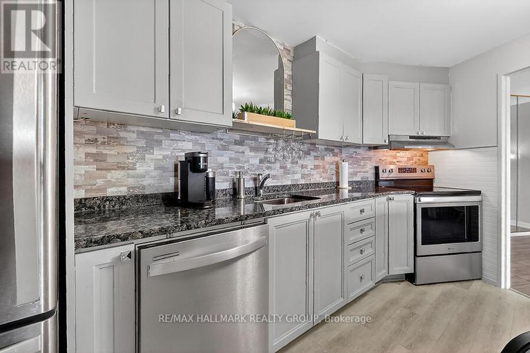 29377078/2505-1171-ambleside-drive/woodroffe/ottawa/ontario/K2B8E1_7
