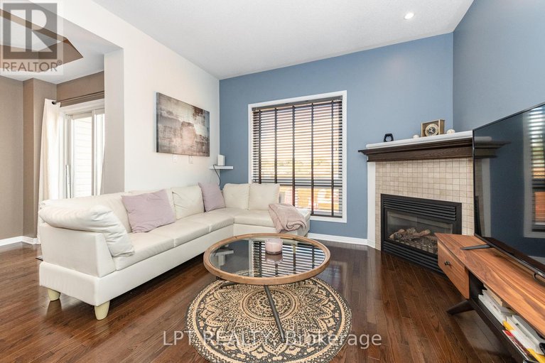 28801057/950-torovin-private/pineview/ottawa/ontario/K1B0A7_3