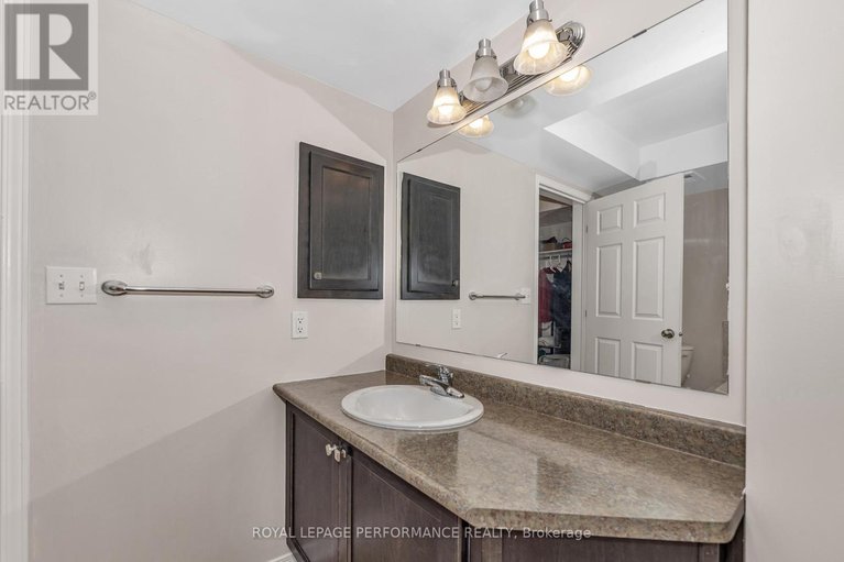 29604234/203-1921-st-joseph-boulevard/convent-glen-south/ottawa/ontario/K1C0A3_17