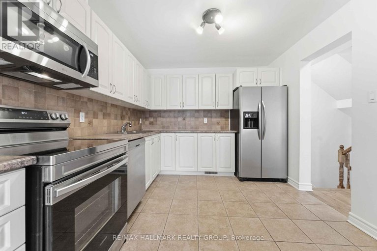 29099475/123-silvermoon-crescent/avalon-east/ottawa/ontario/K4A0P5_11