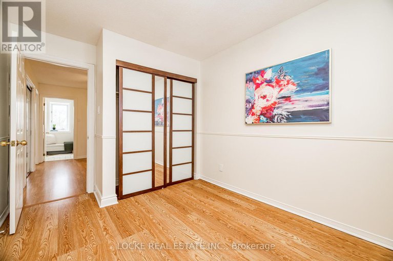 29239640/22-550-straby-avenue/overbrookcastle-heights/ottawa/ontario/K1K1H1_32