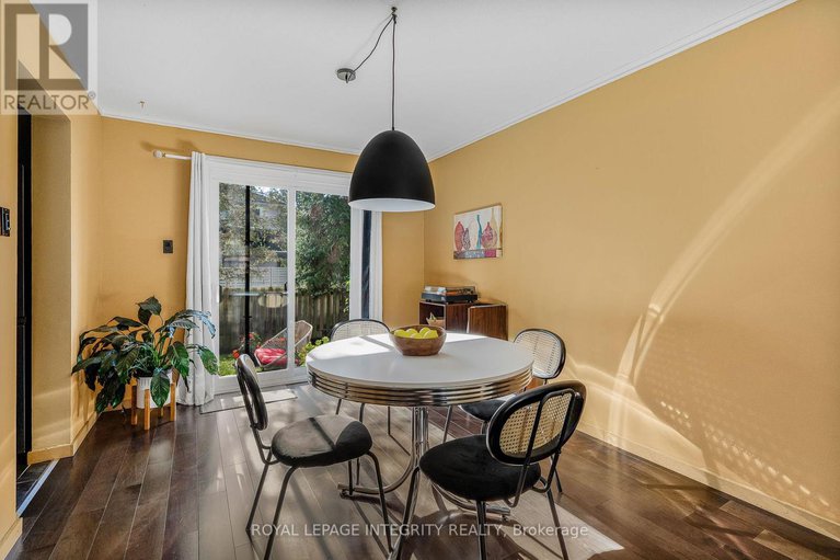 28956681/1454-deavy-way/bilberry-creekqueenswood-heights/ottawa/ontario/K1E2W8_10