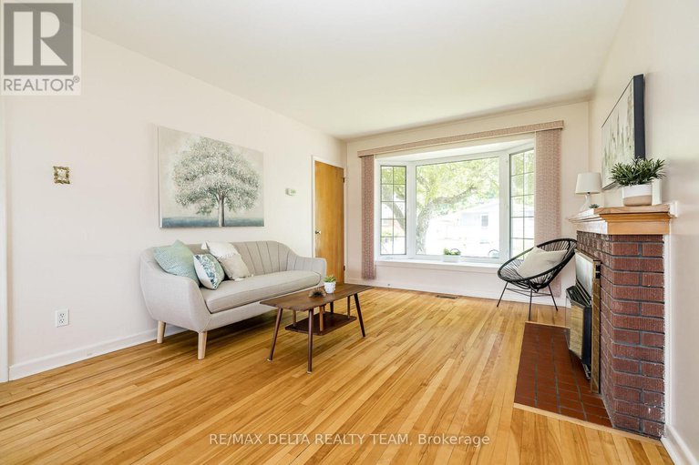 28813111/644-browning-avenue/riverview-park/ottawa/ontario/K1G0T9_5