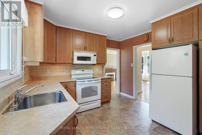 28864113/773-fairdale-avenue/elmvale-acres/ottawa/ontario/K1G1X6_13