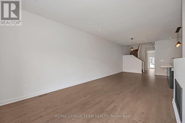 28811233/522-borbridge-avenue/riverside-southgloucester-glen/ottawa/ontario/K4M0H9_12