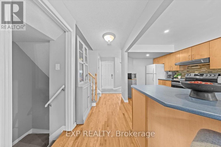 29354269/44-coralbell-private/hunt-club-parkgreenboro/ottawa/ontario/K1T3Z9_29