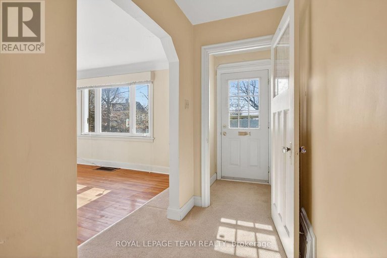 29596243/591-churchill-avenue-n/westborohampton-park/ottawa/ontario/K1Z5E6_15