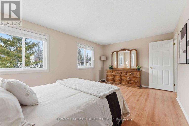 29645629/6033-meadowglen-drive/chapel-hill/ottawa/ontario/K1C5V4_21