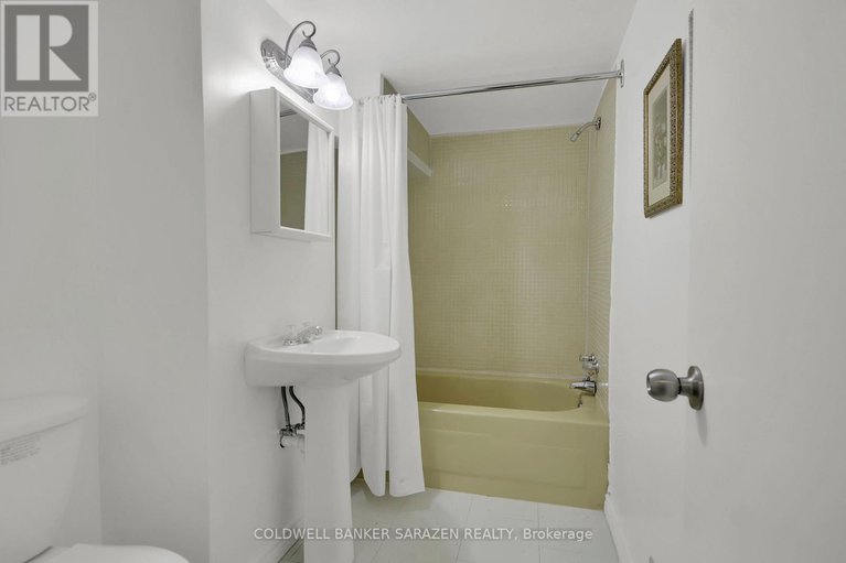 28626682/70-viewmount-drive/meadowlandscrestview/ottawa/ontario/K2G3C3_41