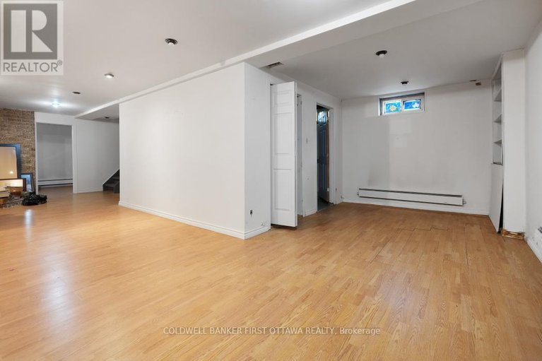 28322181/323-amiens-street/bilberry-creekqueenswood-heights/ottawa/ontario/K1E1N4_22