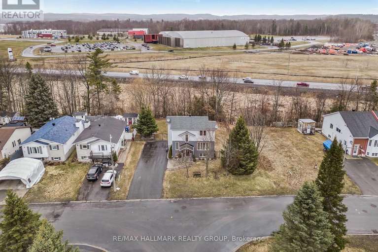 29592597/436-yves-street/town-of-rockland/clarence-rockland/ontario/K4K1E9_36