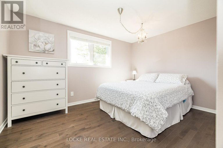 28873478/1668-sansonnet-street/mer-bleuebradley-estatesanderson-park/ottawa/ontario/K1C5Y6_33