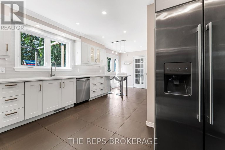 28788760/3062-upper-otterson-place/mooneys-bayrevelstoke/ottawa/ontario/K1V7B6_11