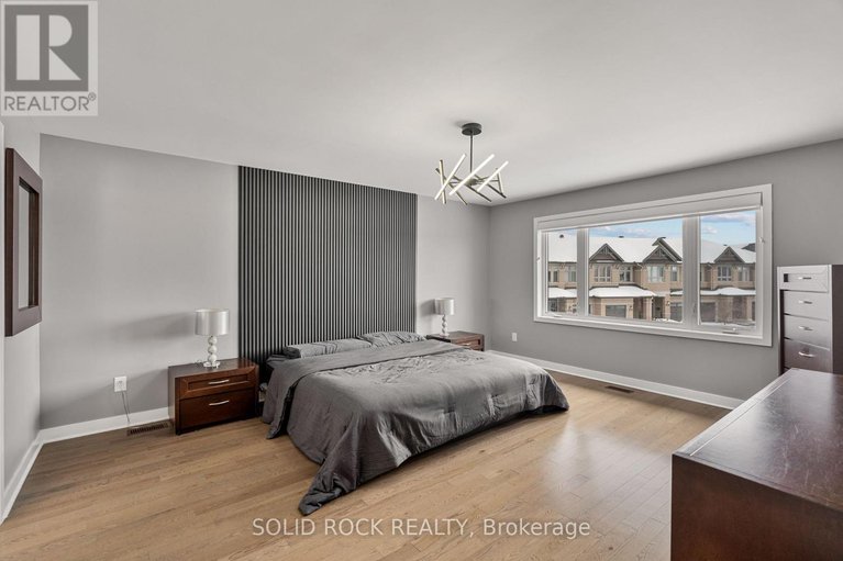 29234213/242-shinleaf-crescent/mer-bleuebradley-estatesanderson-park/ottawa/ontario/K1W0J2_22