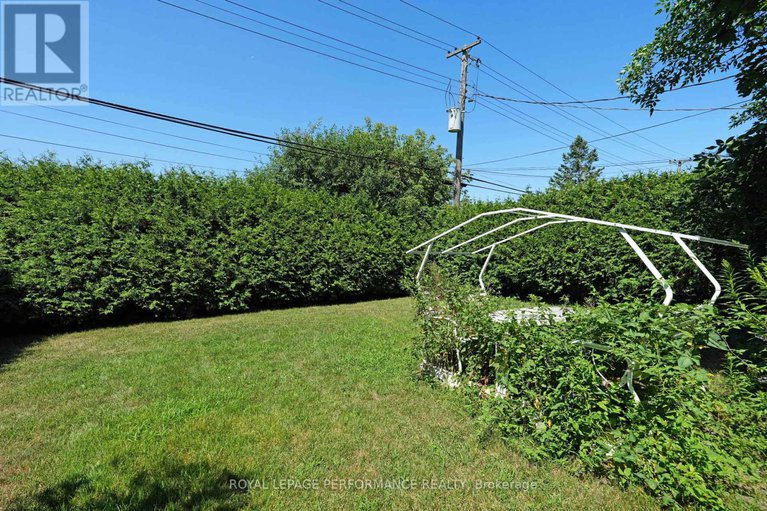 28634113/2194-haig-drive/elmvale-acres/ottawa/ontario/K1G2L2_21