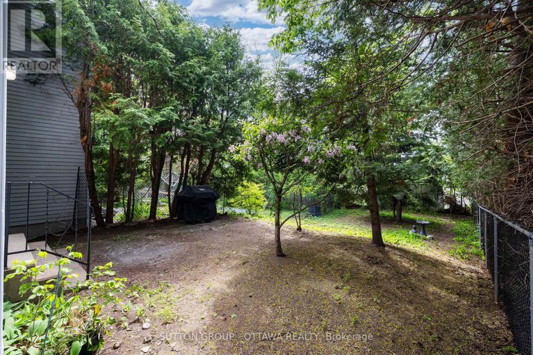 28345025/218-switzer-avenue/westborohampton-park/ottawa/ontario/K1Z7H9_16