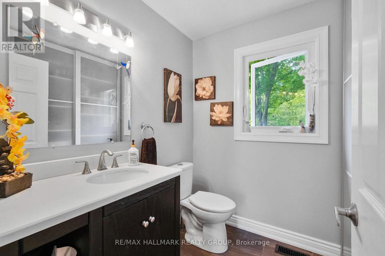 28552102/1430-royal-maple-drive/cumberland-ridge/ottawa/ontario/K4C1B5_14