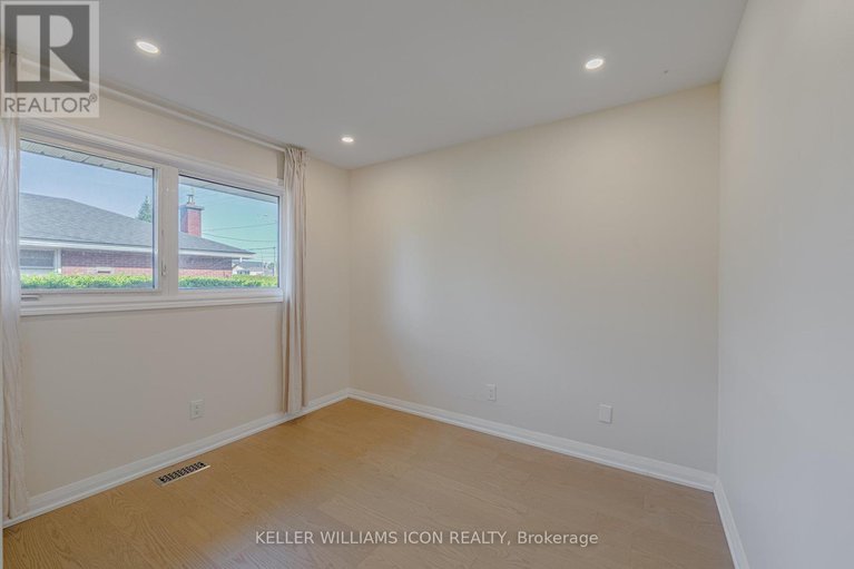 28966651/1666-fisher-avenue/borden-farmstewart-farmcarleton-heightsparkwood-hills/ottawa/ontario/K2C1X7_25