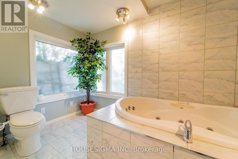 29248323/566-566-falwyn-cres-crescent/fallingbrookridgemount/ottawa/ontario/K4A2A4_31