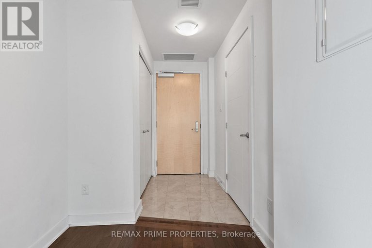 28231546/1705-179-metcalfe-street/ottawa-centre/ottawa/ontario/K2P0W1_2