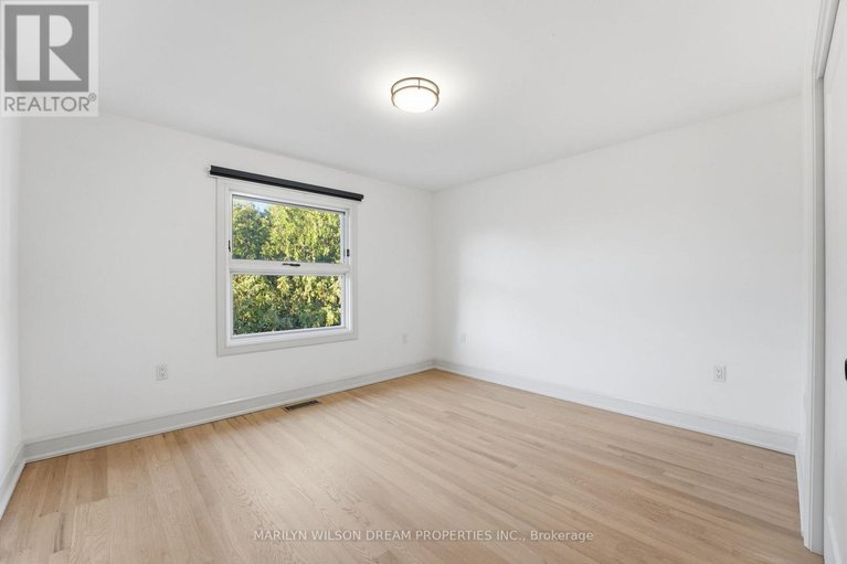 29579532/33-commanche-drive/city-viewskylinefisher-heightsparkwood-hills/ottawa/ontario/K2E6E8_28