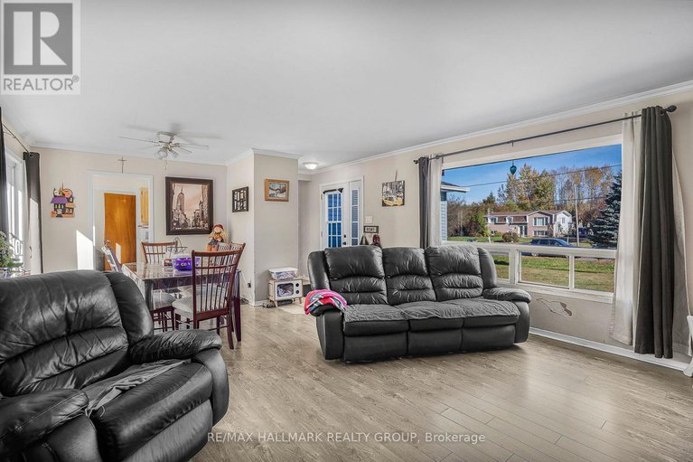 29017569/912-pattee-road-e/champlain-twp/champlain/ontario/K6A2R2_7
