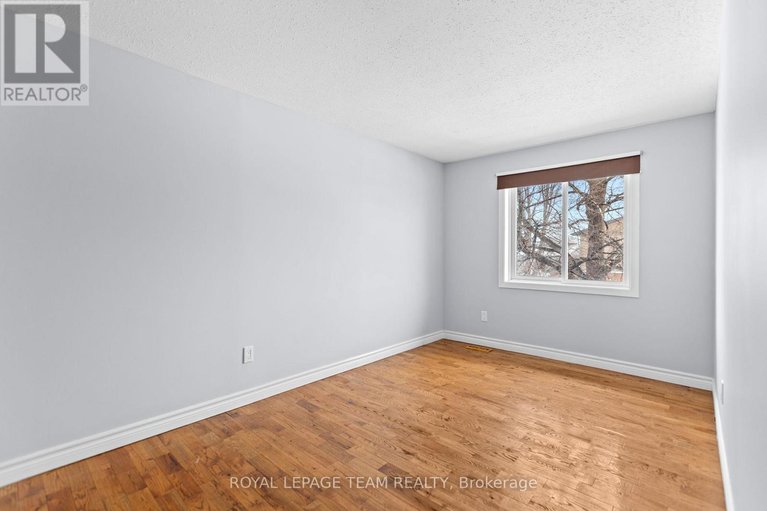 29585057/6356-mary-jane-crescent/chateauneuf/ottawa/ontario/K1C3C2_22