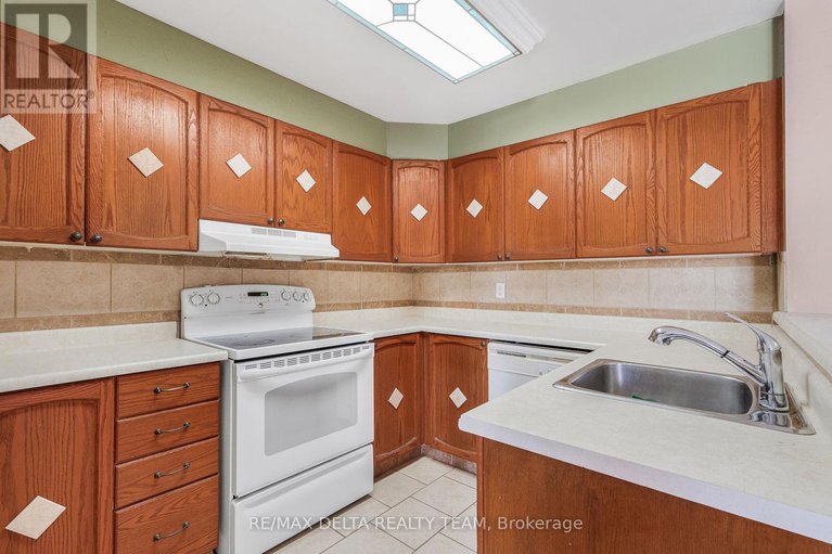 28620322/205-520-canteval-terrace/fallingbrookpineridge/ottawa/ontario/K4A2C9_13