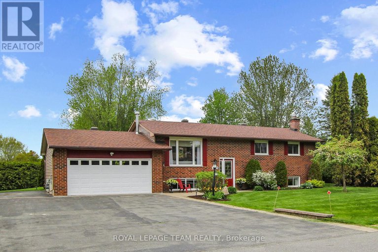 28356426/6489-doctor-blair-crescent/north-gower/ottawa/ontario/K0A2T0_1
