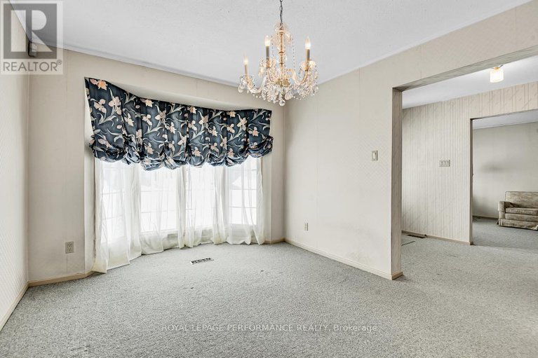 28381018/1970-marquis-avenue/beaconwood/ottawa/ontario/K1J8J4_8