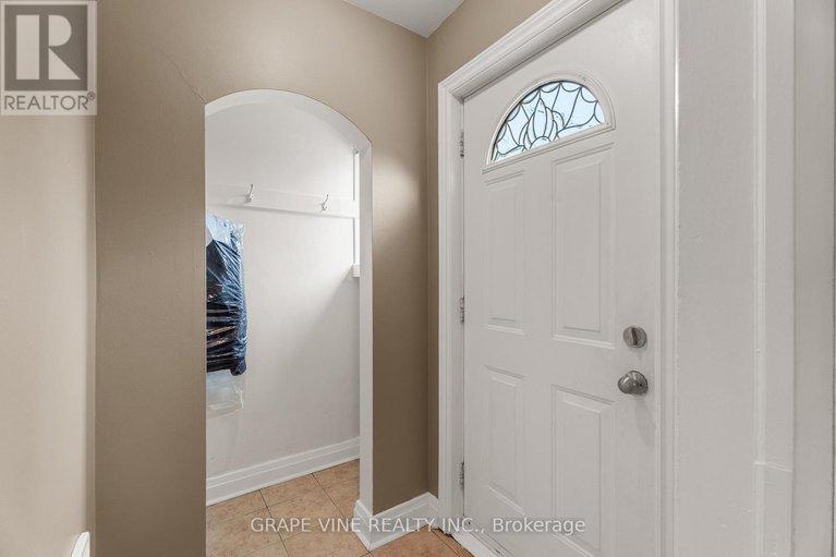 28554989/1210-erie-avenue/ridgemont/ottawa/ontario/K1V6G6_9