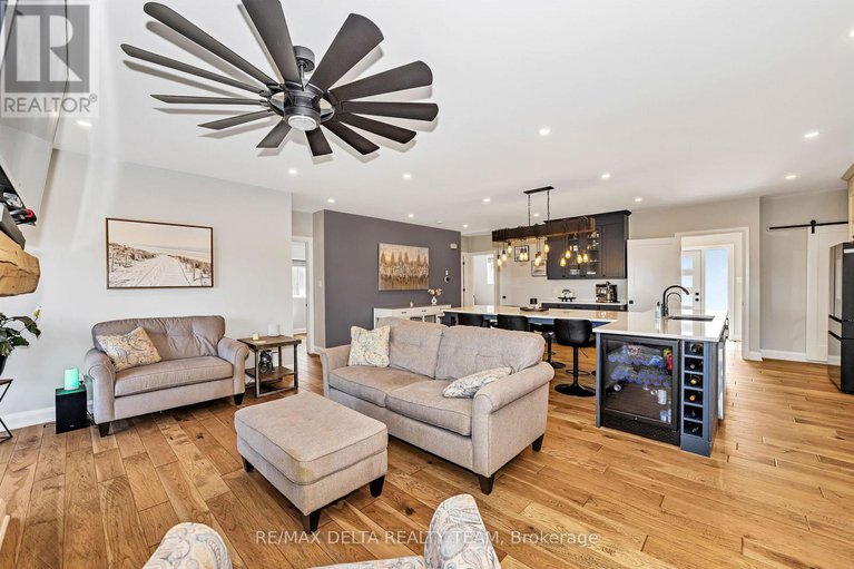 28754797/4645-mcneely-rd-road/sarsfieldbearbrook/ottawa/ontario/K4B1J1_12