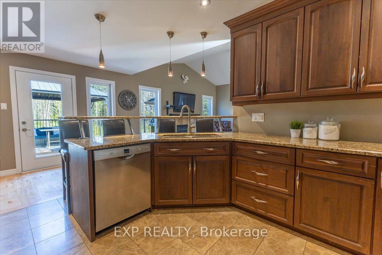 28879603/6719-deer-run-place/rideau-twp-s-of-reg-rd-6-w-of-mccordick-rd/ottawa/ontario/K0A2T0_11