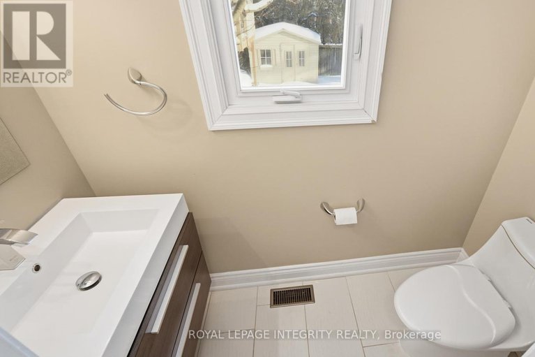 29316968/1055-plante-drive/hunt-clubwestern-community/ottawa/ontario/K1V9E5_15