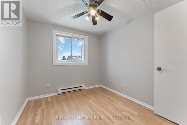 29240371/25b-bertona-street/craig-henrywoodvale/ottawa/ontario/K2G4G7_26