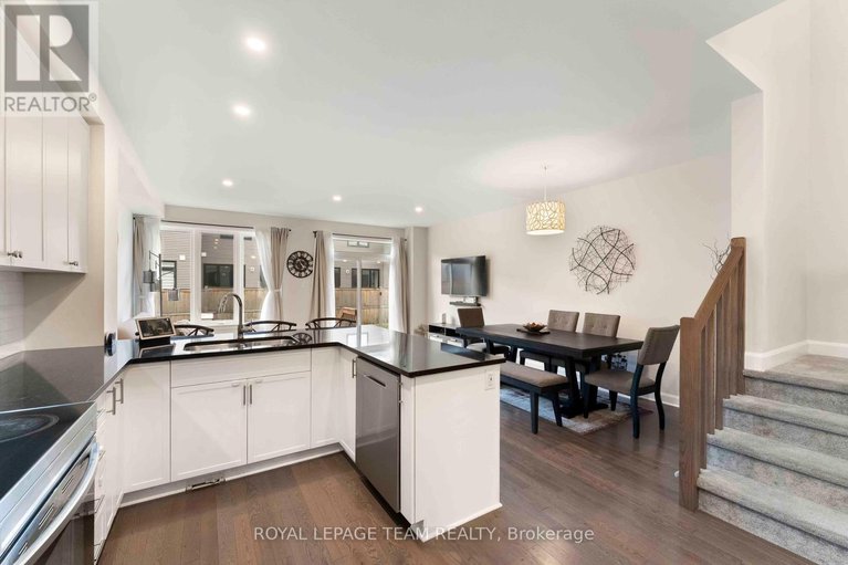 28414492/325-cosanti-drive/remainder-of-stittsville-area/ottawa/ontario/K2S2W6_8