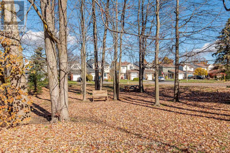 29081598/276-turnstone-court/chatelaine-village/ottawa/ontario/K1E2V2_33